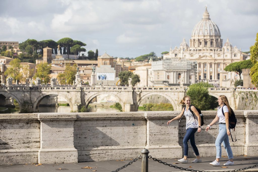bernardi campus student walk rome 191016ljd115 183